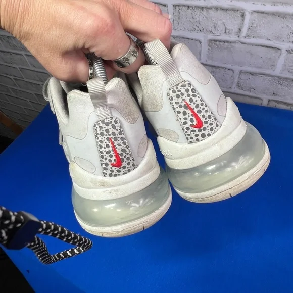 |•NIKE•| Air Max 270 React Athletic Shoes Size 7 - Picture 5 of 12